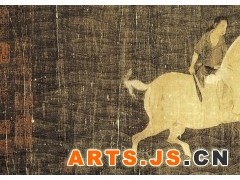 008 《神骏图》
五代 佚名 绢本设色 纵27.5厘米 横122厘米 辽宁省博物馆藏

    此画的前隔水有金书“韩幹神骏图”五字题签。经比较研究,初步认为是五代摹唐人之作。是工笔画晋人支盾爱马的故事。此图人马用笔极为精练,施重彩而不愿其浓艳,画人马形神统一,树石钩而不皴,水纹浪花尤见功夫。总而言之,此画技法出自唐人,纤巧处露五代画师之风。 