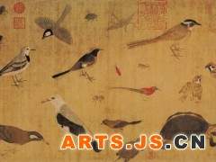009 《写生珍禽图》
五代 黄筌 绢本设色 纵41.5厘米 横70厘米 北京故宫博物院藏

    黄筌（约903—965），五代后蜀画家。字要叔，今四川成都人。历仕前蜀、后蜀，官至检校户部尚书兼御史大夫，擅画花鸟，自成一派，作品多描写宫廷中异卉珍禽，先用淡墨勾勒，然后以重彩渲染。后人将他与江南徐熙并称“黄徐”，有“黄家富贵，徐熙野逸”之评。《写生珍禽图》描绘了龟、蝉、麻雀、鸠等20多种动物。从画面“付子居宝习”来看，显然是一幅课徒的写生稿本。 