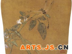 012 《豆花蜻蜓图》

五代 徐熙

    此图是散页，不知旧在何集册中，其作风甚为古朴。下押徐熙印，不可靠，但却是北宋早期徐熙派的画幅。徐熙，钟陵人。《圣朝名画品》云：世仕为唐，为江南名族。熙善画花竹林木、蝉蝶草虫之类。多游园圃以求情状。虽蔬菜茎苗亦入图。写意出古人之外，自造于妙，犹能设色，绝有生意。《宣和画谱》（卷十七）云：今之画花鸟者，往往以色晕淡而成，独熙落墨以写其枝叶蕊萼，然后敷色，故骨气风神，为古今之绝笔。此图体察物态极深刻，表现力极强，在纨扇的狭小画幅上，挥写着自然界迷人的动息，可称是写生的妙手。 