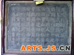 刘禹锡《西塞山怀古·王浚楼船下益州》
王浚楼船下益州, 金陵王气黯然收。 千寻铁锁沉江底, 一片降幡出石头。 人世几回伤往事, 山形依旧枕寒流。 今逢四海为家日, 故垒萧萧芦荻秋。